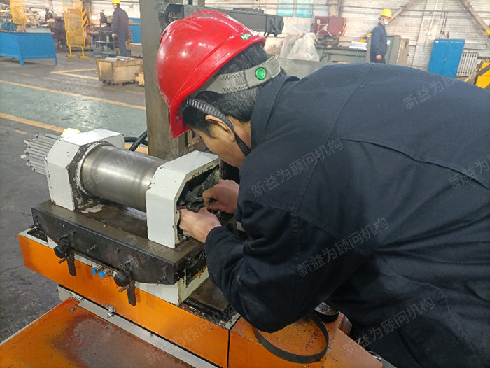 維修工維修清掃中發(fā)現故障隱患 維修工維修清掃中發(fā)現故障隱患