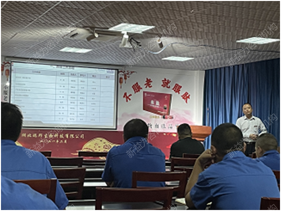 袁老師進行工作指導 袁老師進行工作指導